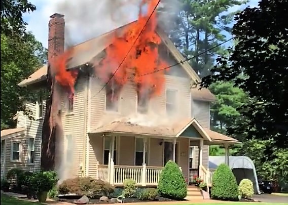 Pre-arrival video from Connecticut house fire that injured 5